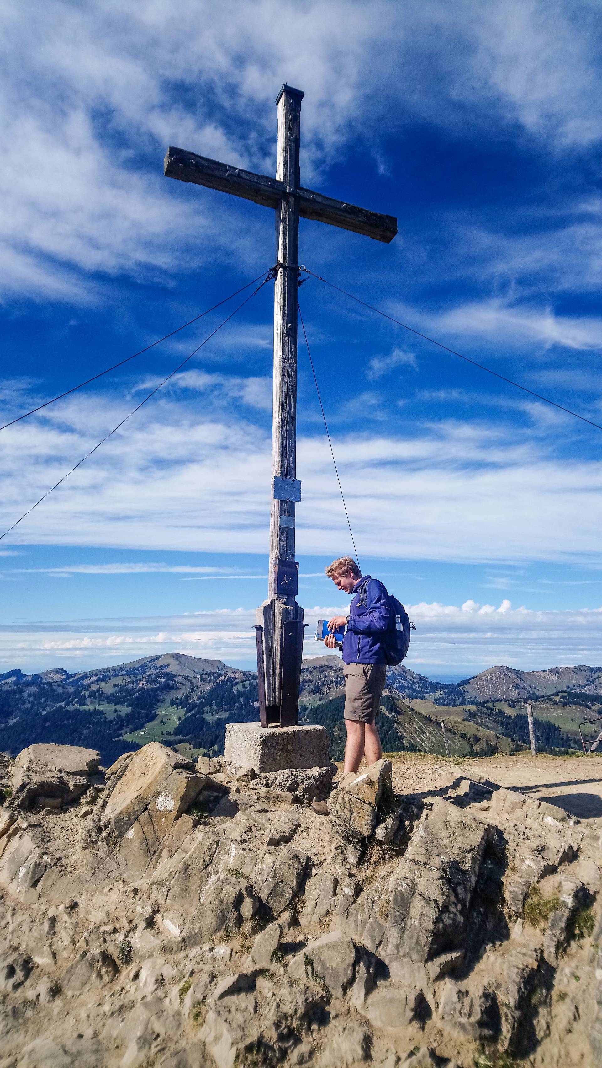 Student des Netzwerks gP Primus beim Wandern.