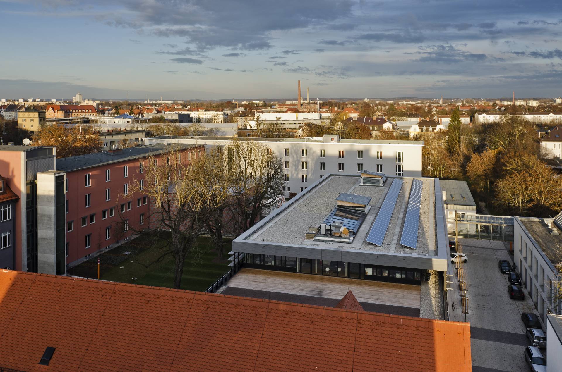 Photovoltaikanlage auf dem Dach der Hochschule Augsburg © Eckhart Matthäus, www.em-foto.de 