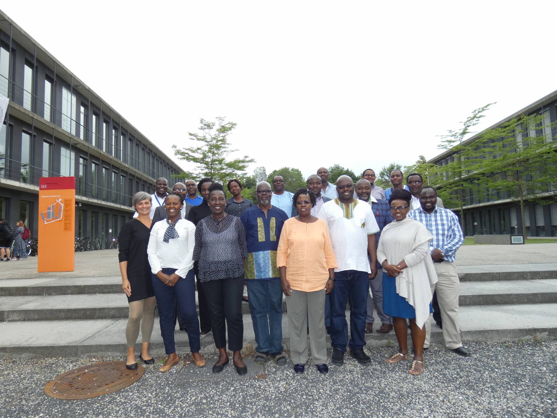 Caroline Mwangi (vorne: zweite von links) mit der kenianischen Delegation, die im Juli 2019 zu Gast an der Hochschule war.