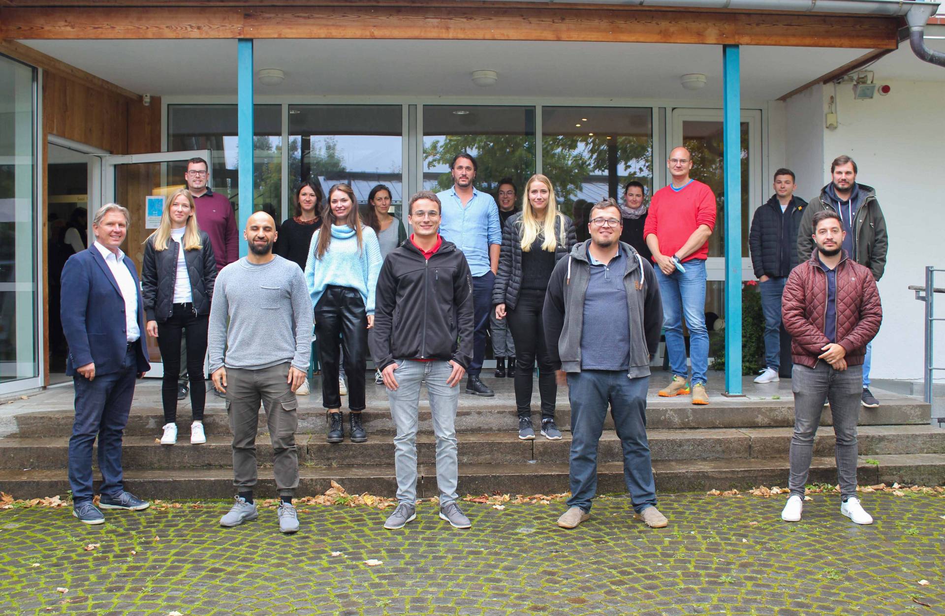 Fachingenieure Ausbau Jahrgang 2021 vor der Landvolkshochschule Wies. 