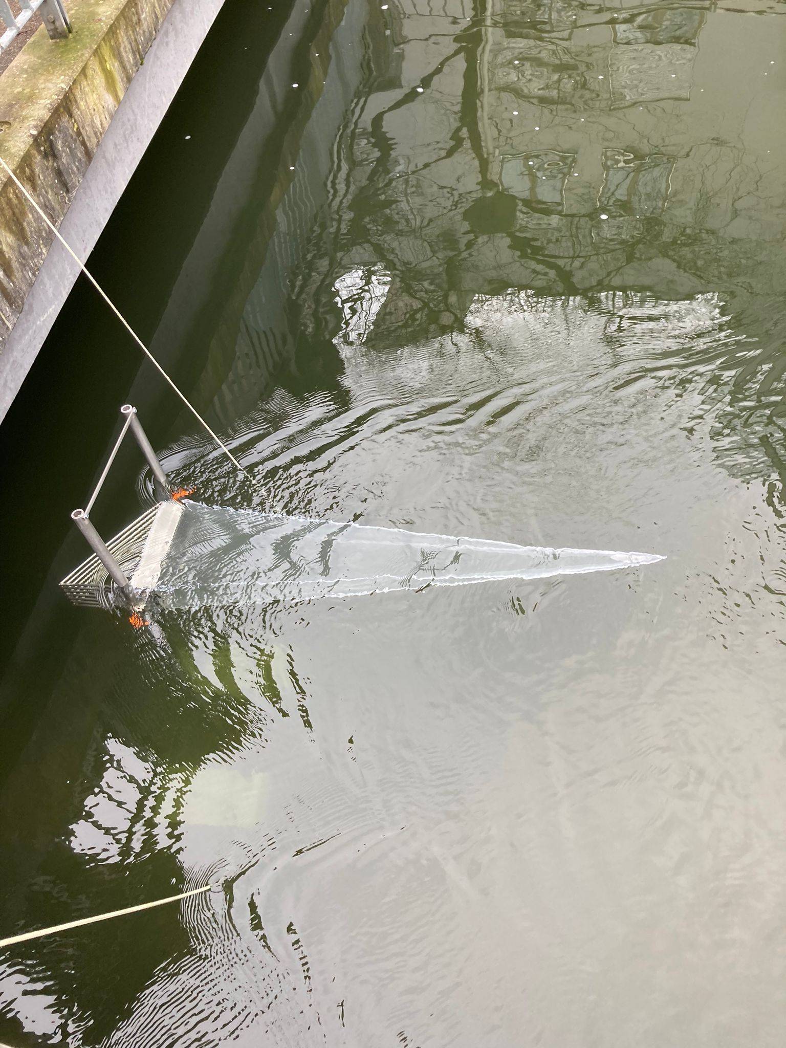 Beprobungsvorrichtung „Manta Trwal“ am Wasserkraftwerk am Hanreibach © Tobias Dempfle