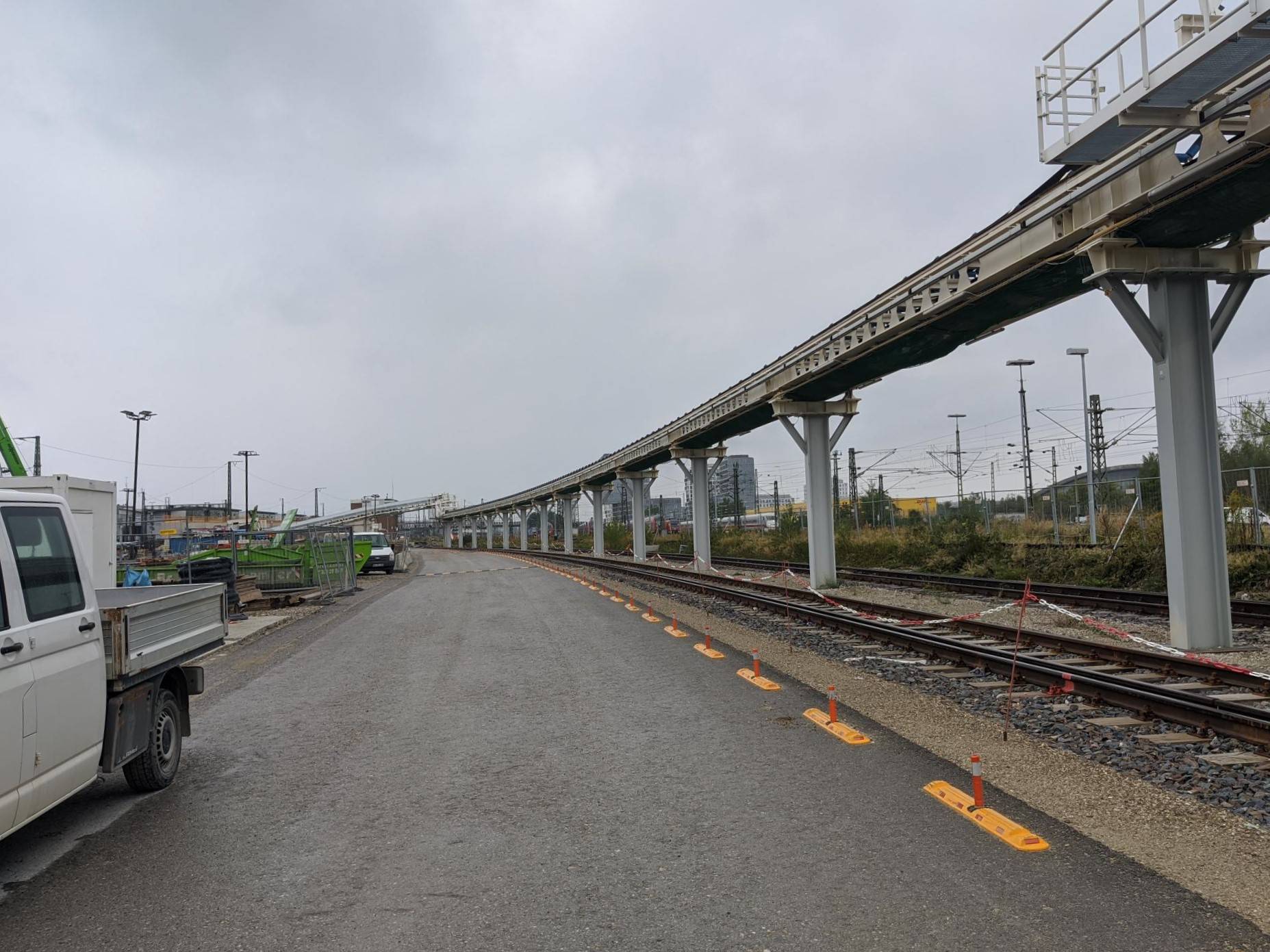 Förderband für den Transport des Abraums der Tunnelbohrmaschine zu den Güterzügen