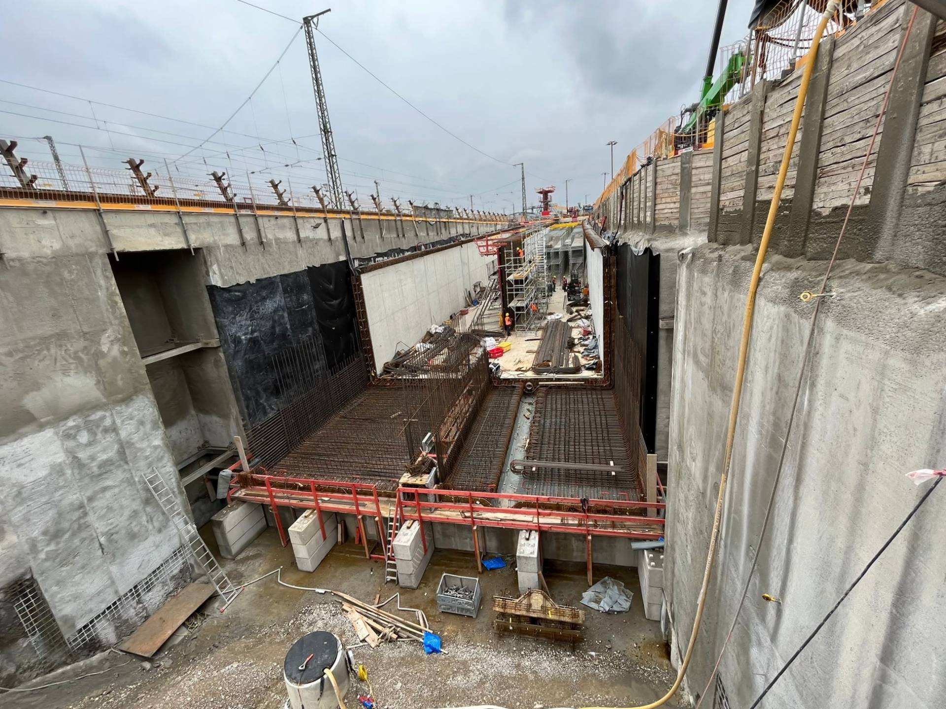 Tunnelschalen an der Donnersberger Brücke kurz vor der Betonage