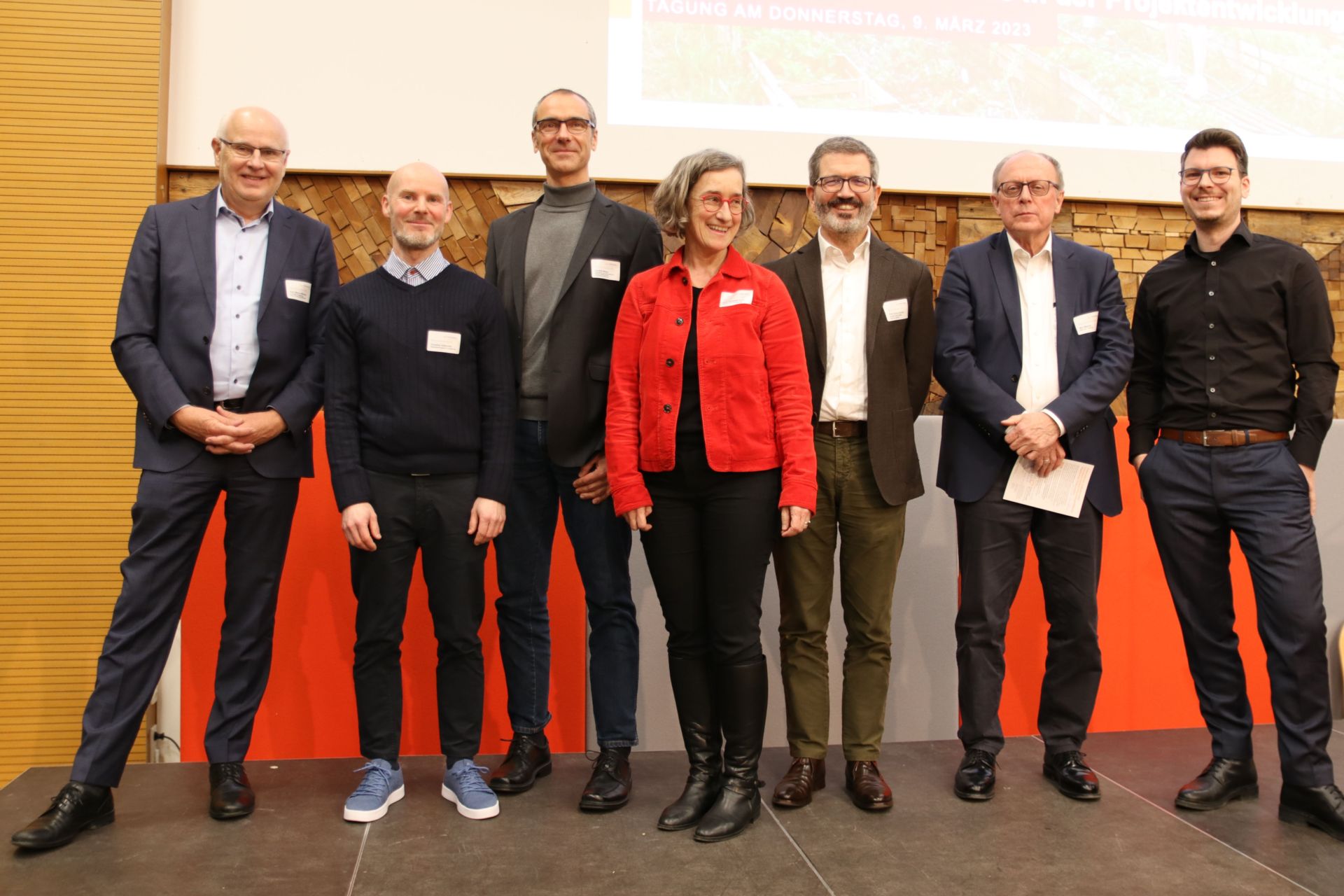 Bau + Immobilie 23: Vortragende und Moderatorin (v.l.n.r.): Prof. Dr. Marco Wilkens, Christian Käßmaier, Hendrik Müller, Prof. Dr. Elisabeth Krön, Prof. Dr. Elmar Schütz, Max Meixner, Sebastian Fischenich  Alle Fotos: Sonja Schön