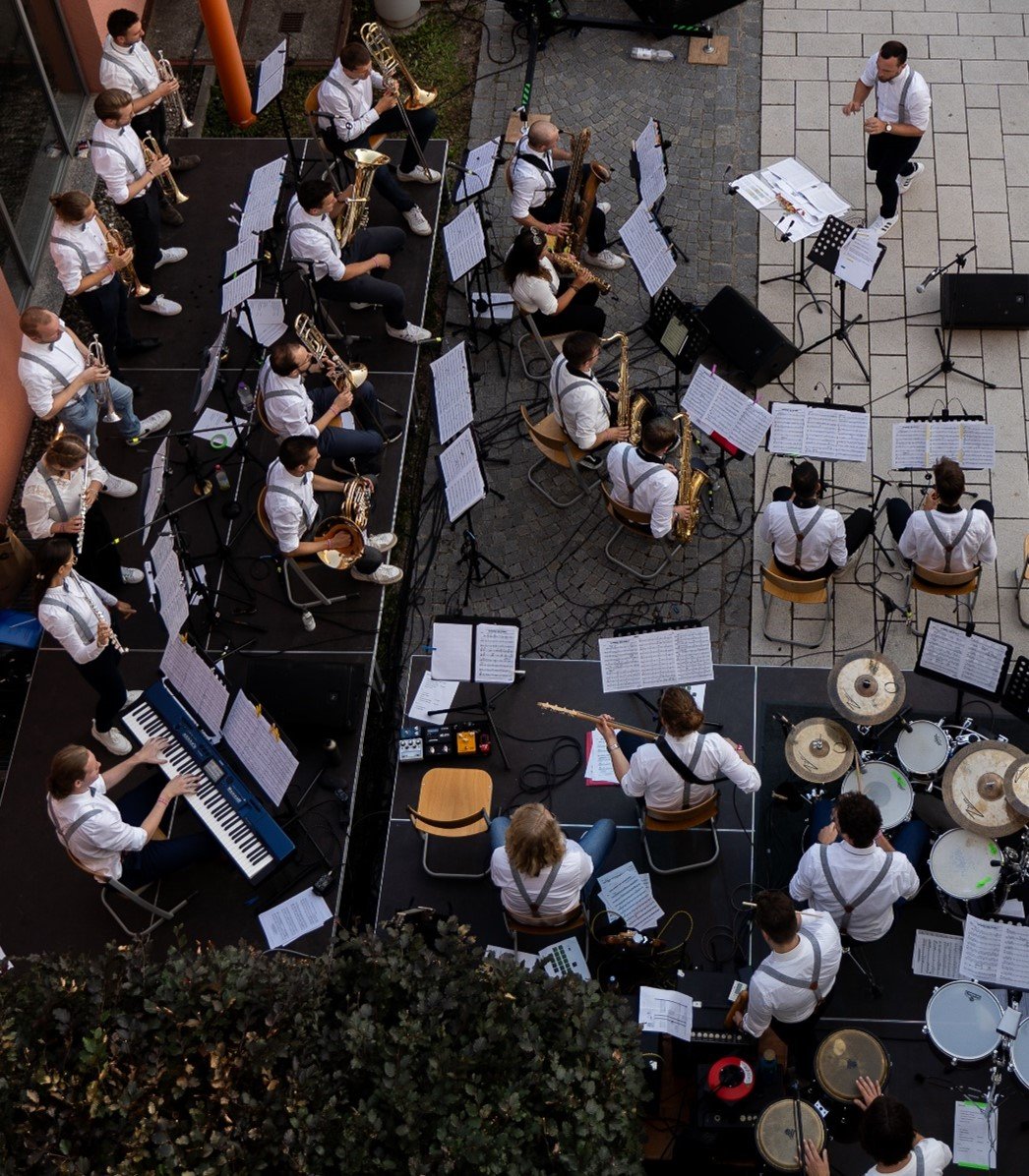 Die Campus Big Band Augsburg beim Sommerfest der Fakultät AB