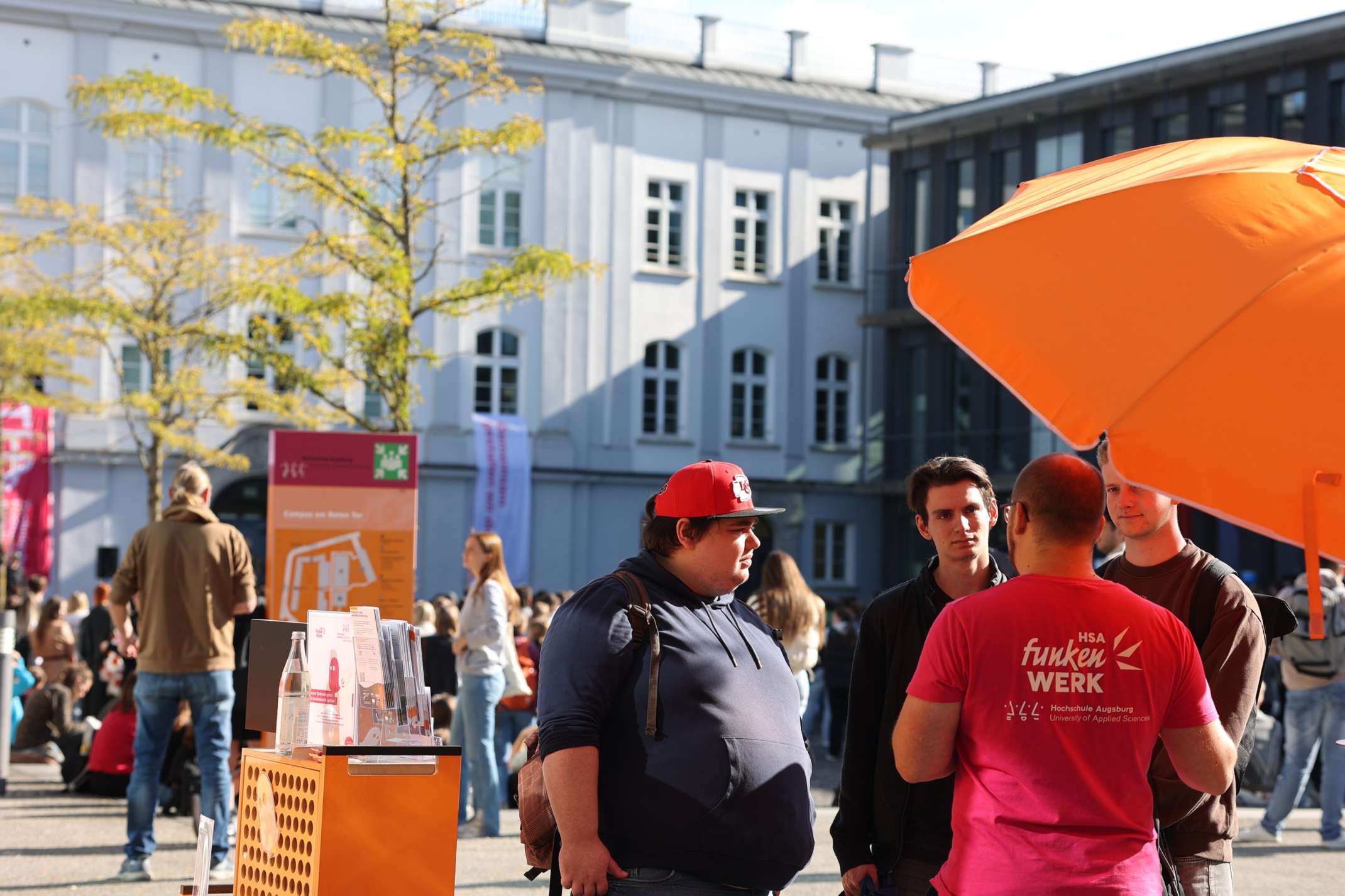 Team Funkenwerk im Gespräch mit den Erstis