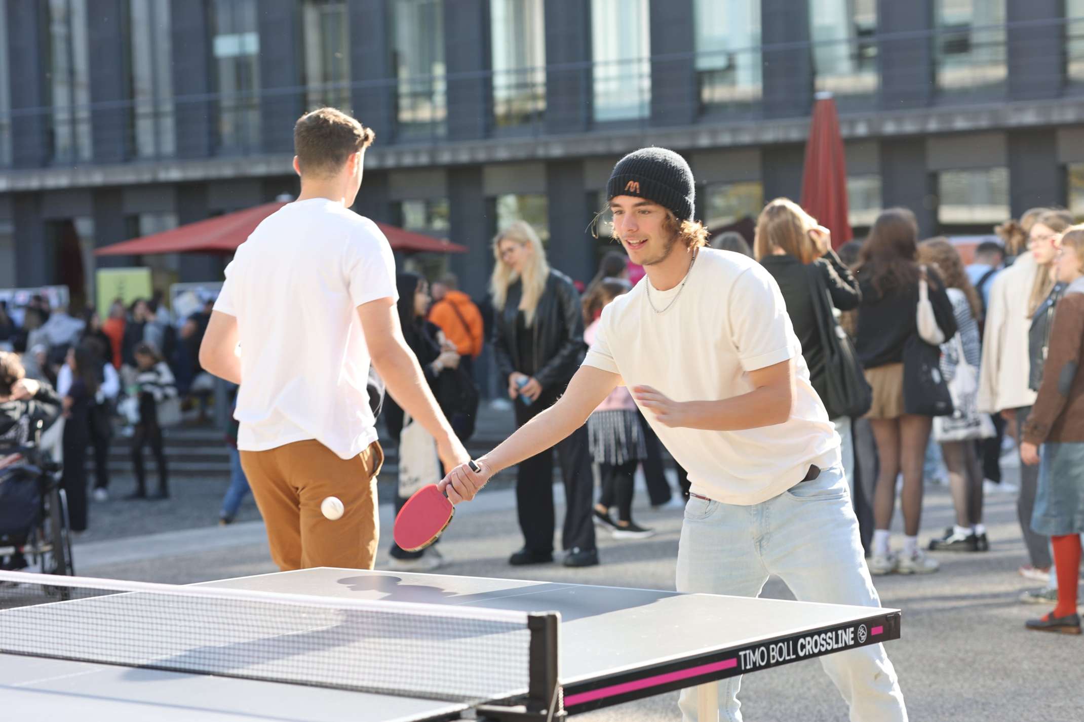 Tischtennisspaß in der Sonne