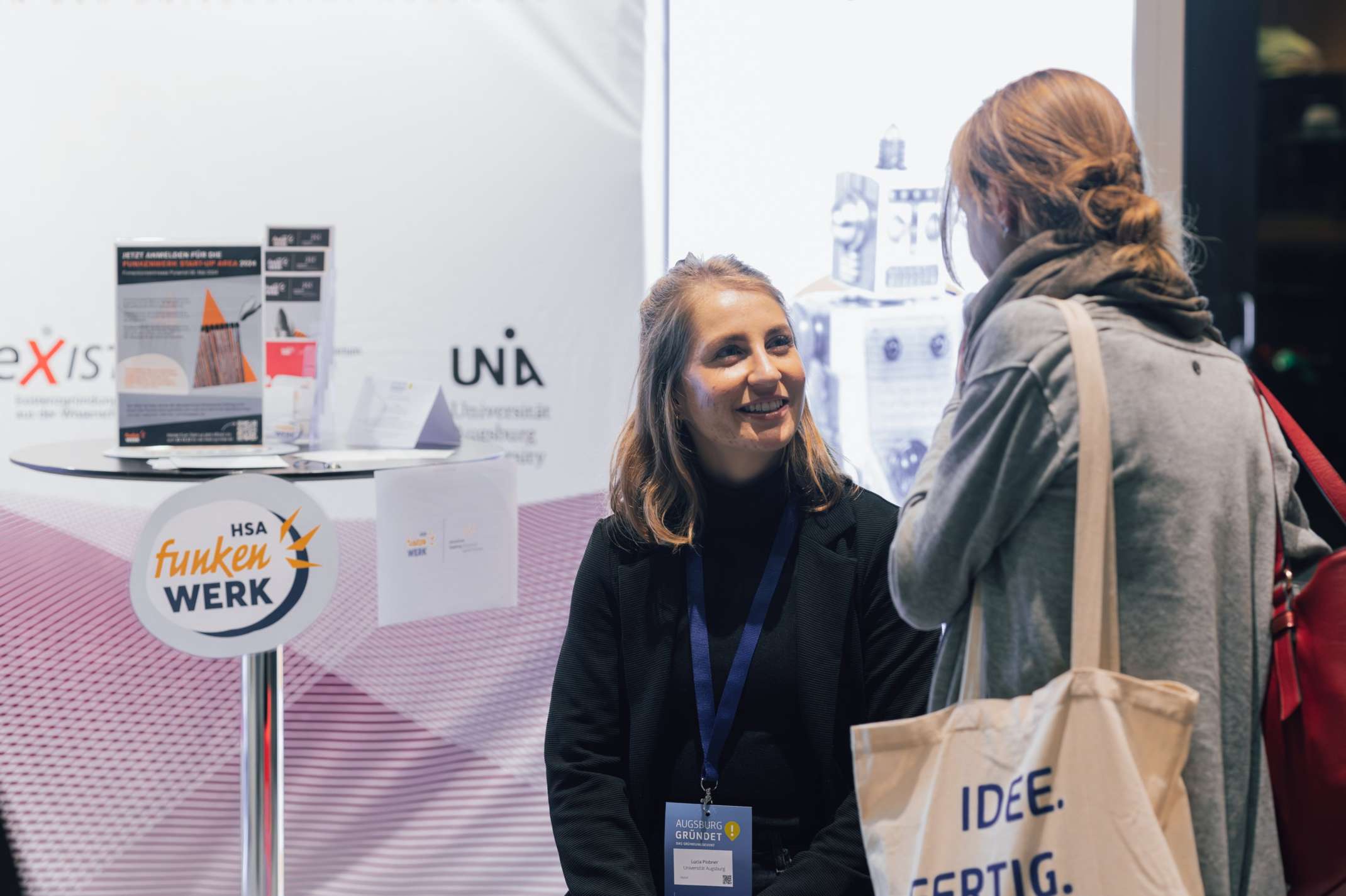 Der Gemeinschaftsstand von dem StartHub der Uni Augsburg und dem Funkenwerk