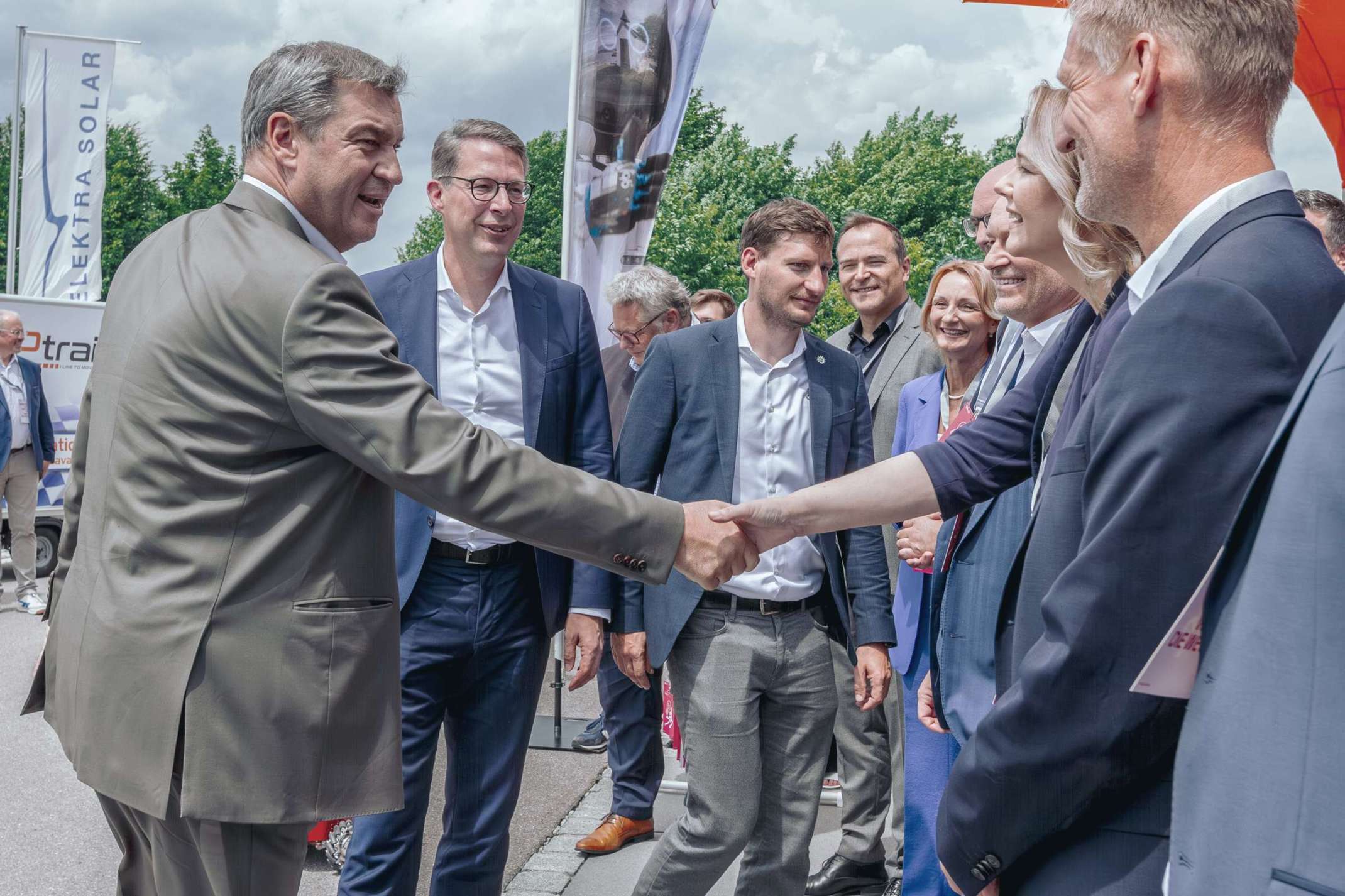 Ministerpräsident Dr. Markus Söder begrüßt Sandra Scholl