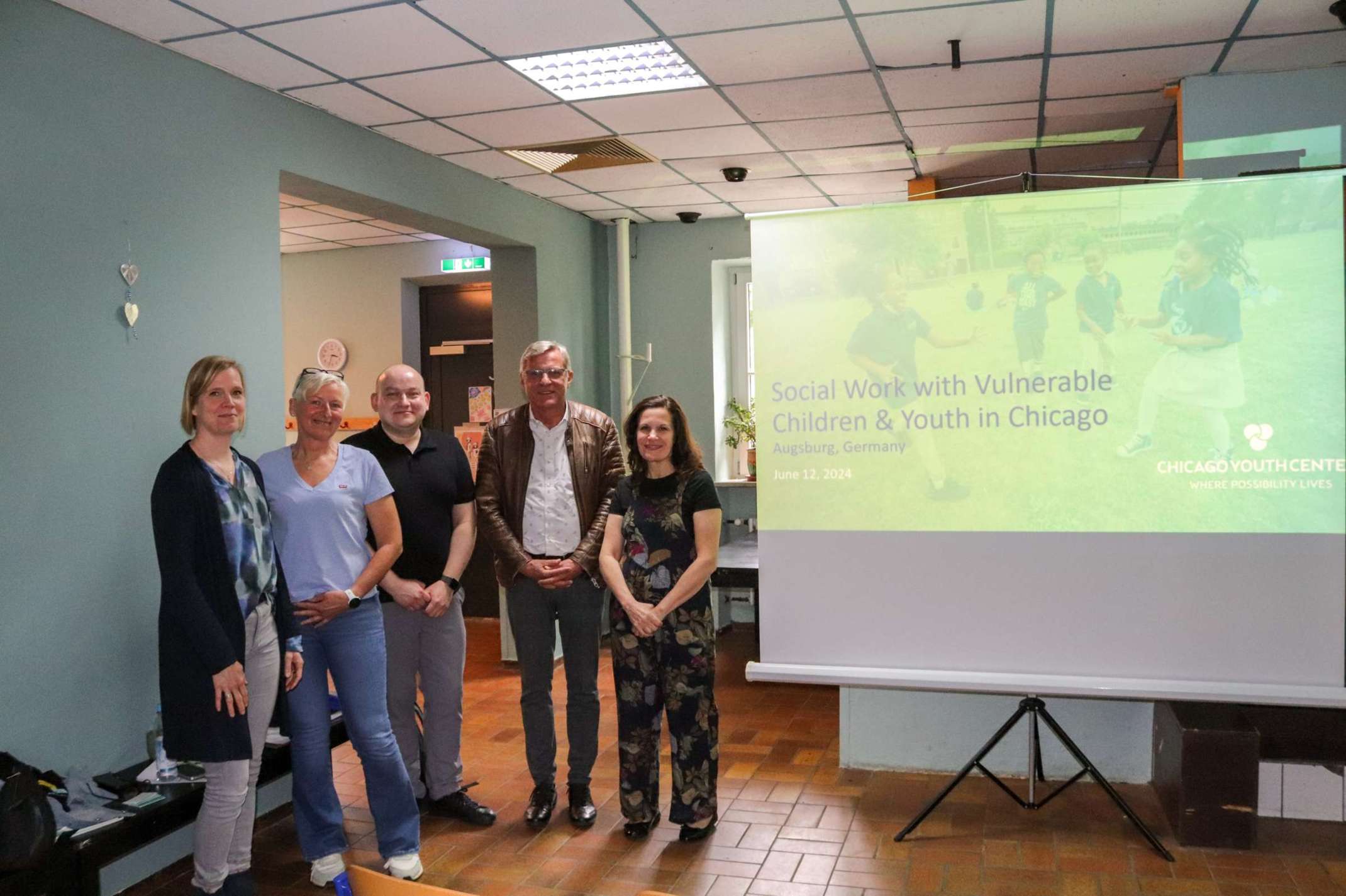 Das Team des Juze mit den Gästen I Foto: Quirin Beigl, SJR 