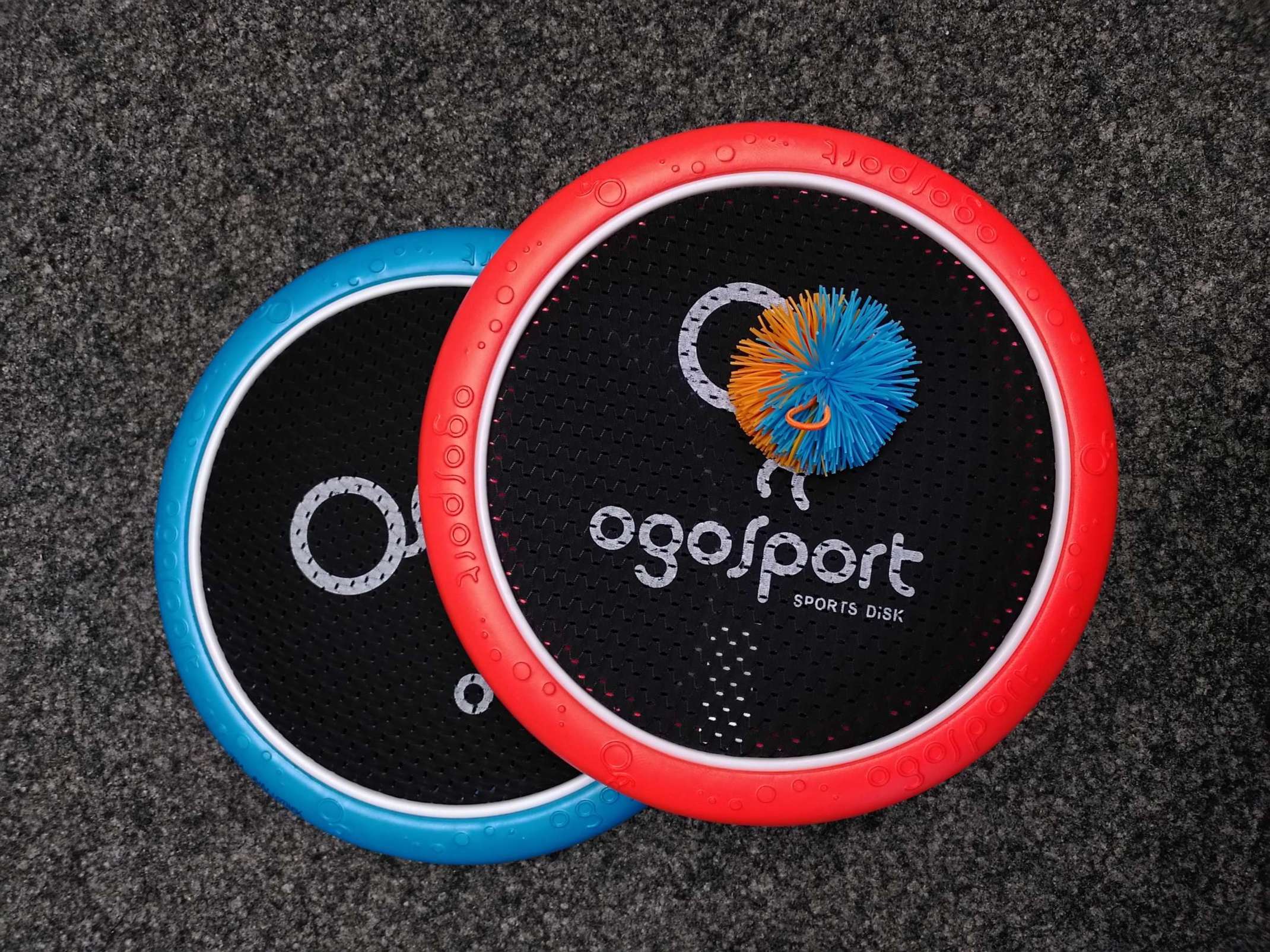 Ogosport-Set bestehend aus zwei Schlägern und einem Ball