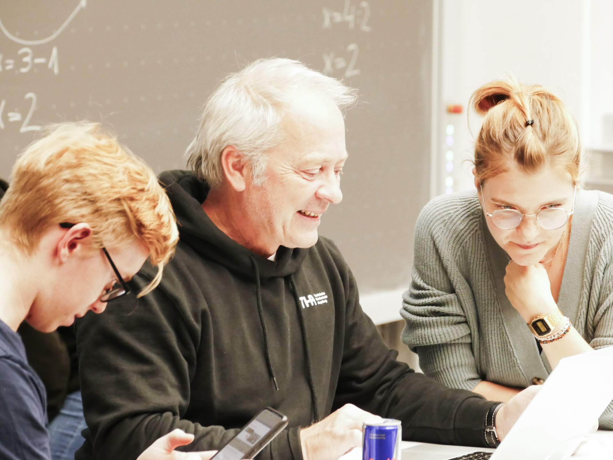 Prof. Dr. Murza mit Studierenden aus der Fachschaft