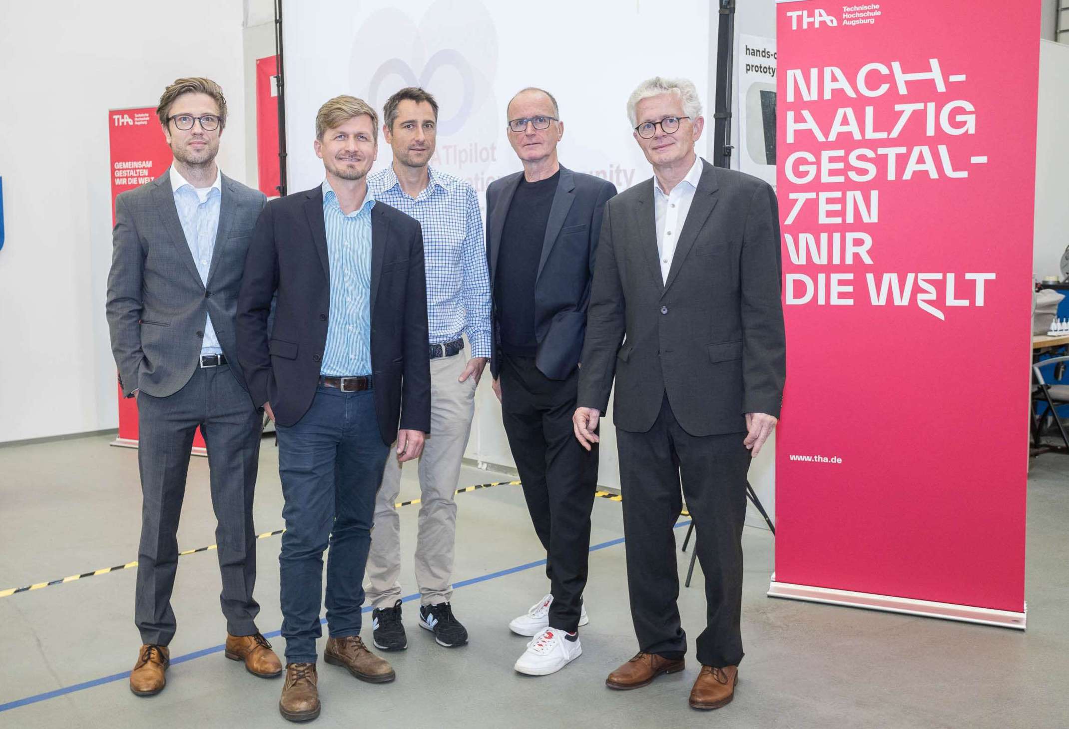 CirTex-Management-Team: (v.r.): Veit Starmühler, Projektmanagement CirTex,  Johannes Diebel, Geschäftsführer Forschungskuratorium Textil e.V., Thomas Böschen, Geschäftsführer TEXAID, Rolf Heimann, Vorstand hessnatur Stiftung, Prof. Dr. Stefan Schlichter, Sprecher CirTex (Bild: Matthias Leo/THA