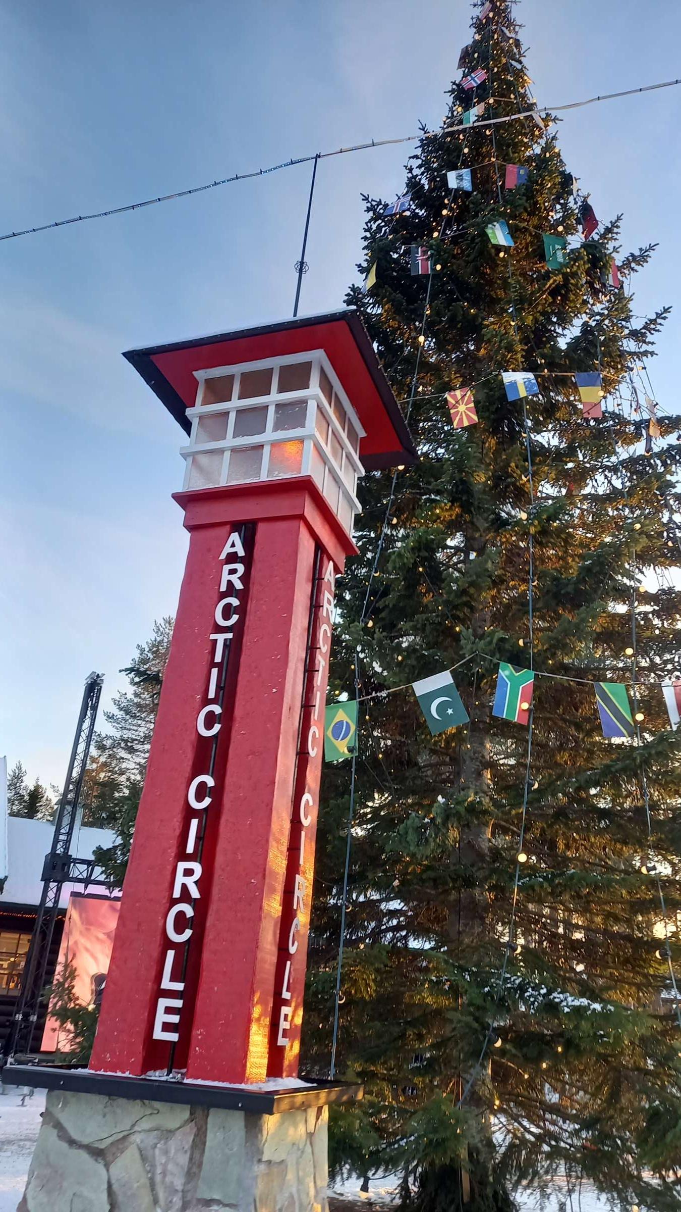 Am Polarkreis - mit Weihnachtsbaum