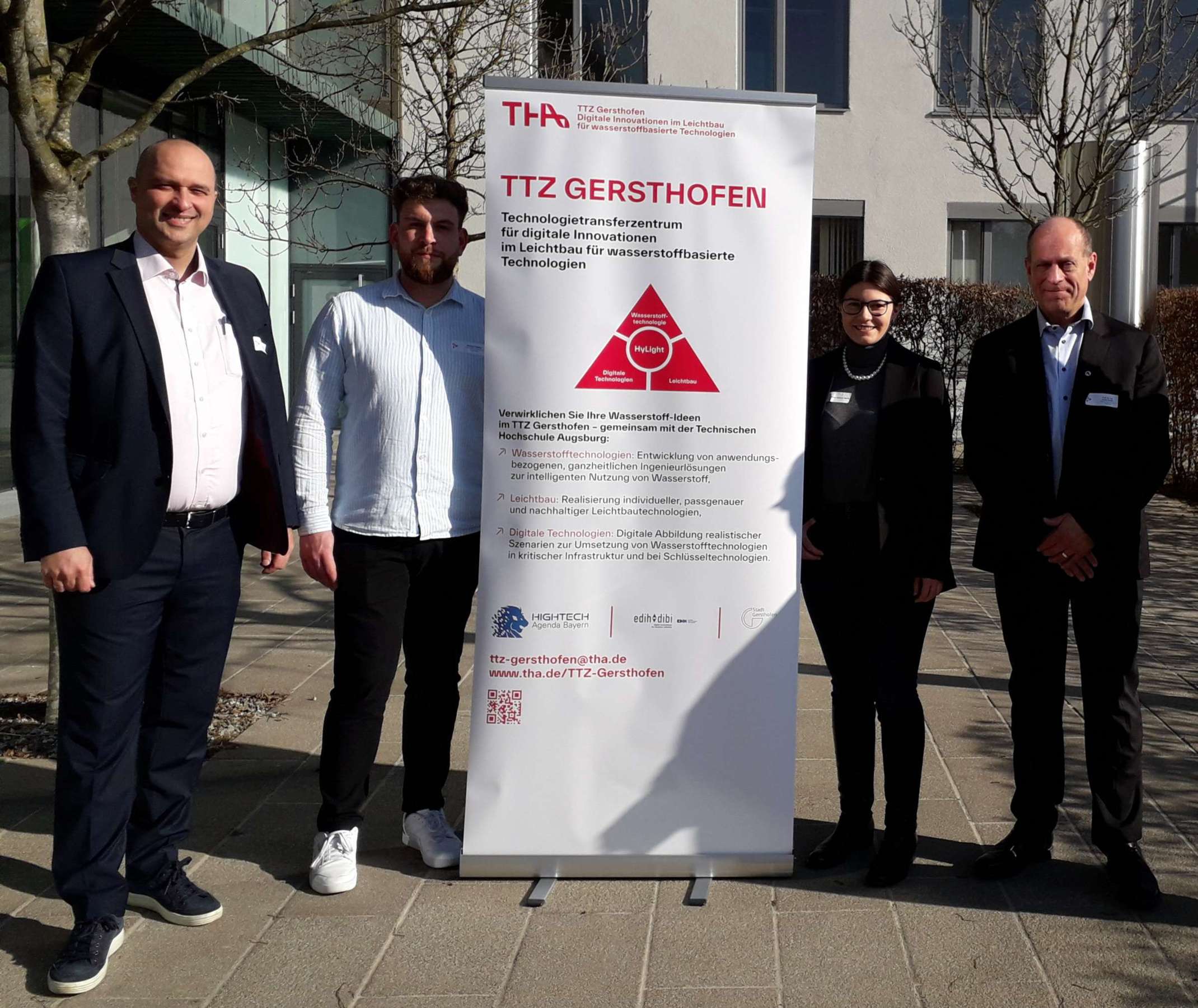 Das Team des TTZ Gersthofen: (v.r.) wissenschaftlicher Leiter Prof. Dr.-Ing. André Baeten, Anna Martin, Markus Fackler und wissenschaftlicher Leiter Prof. Dr.-Ing. Neven Majić