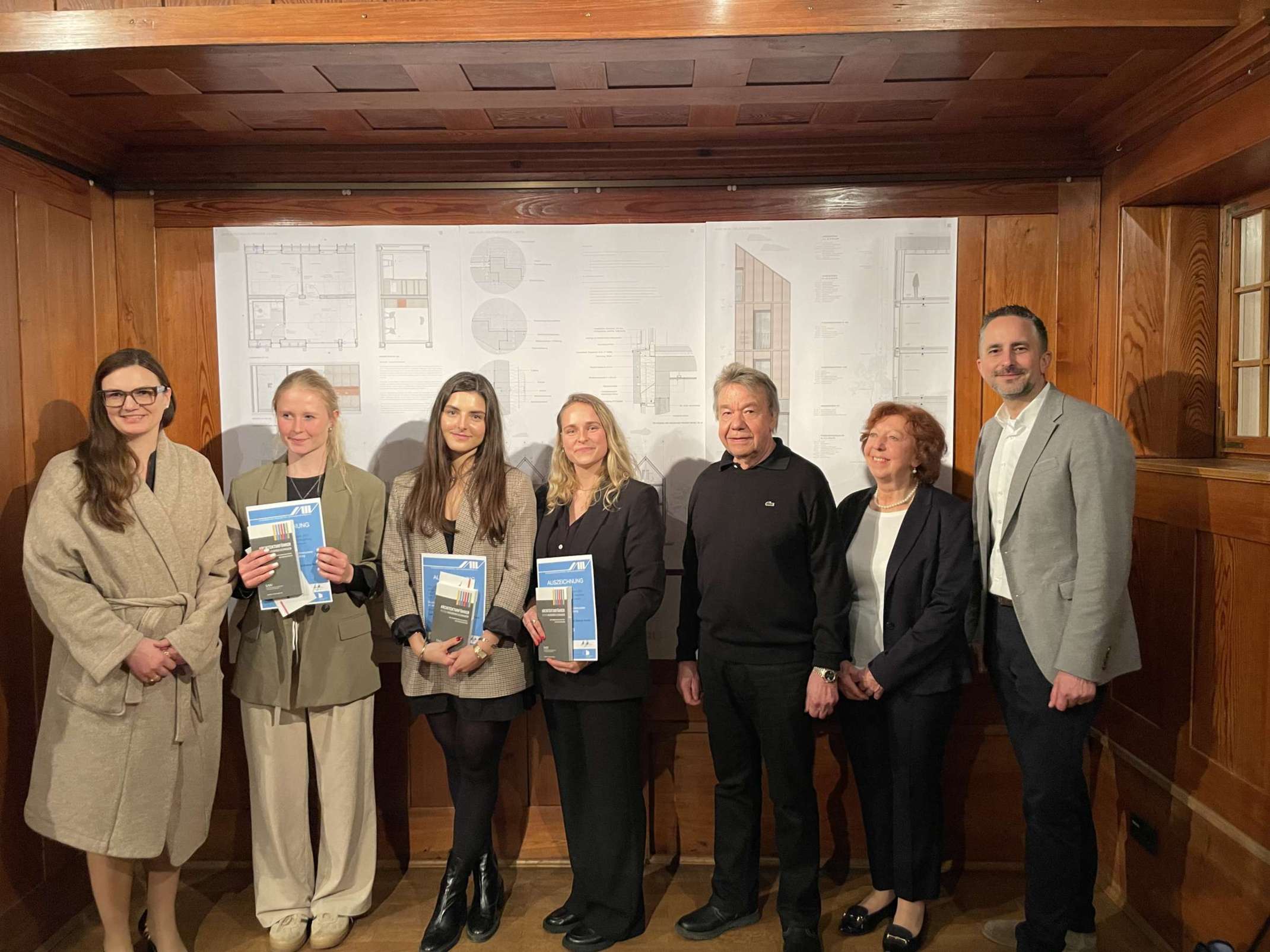 Lea Krepold, Nina Müller und Emma Peetz bei der Preisverleihung