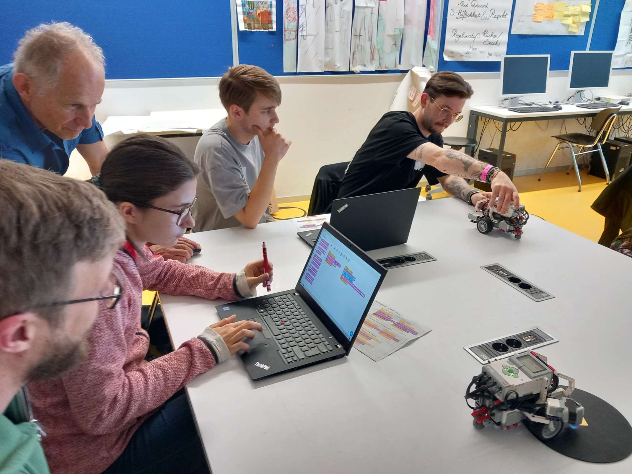 Schülerinnen und Schüler im Schnupperstudium Schülerinnen und Schüler im Schnupperstudium