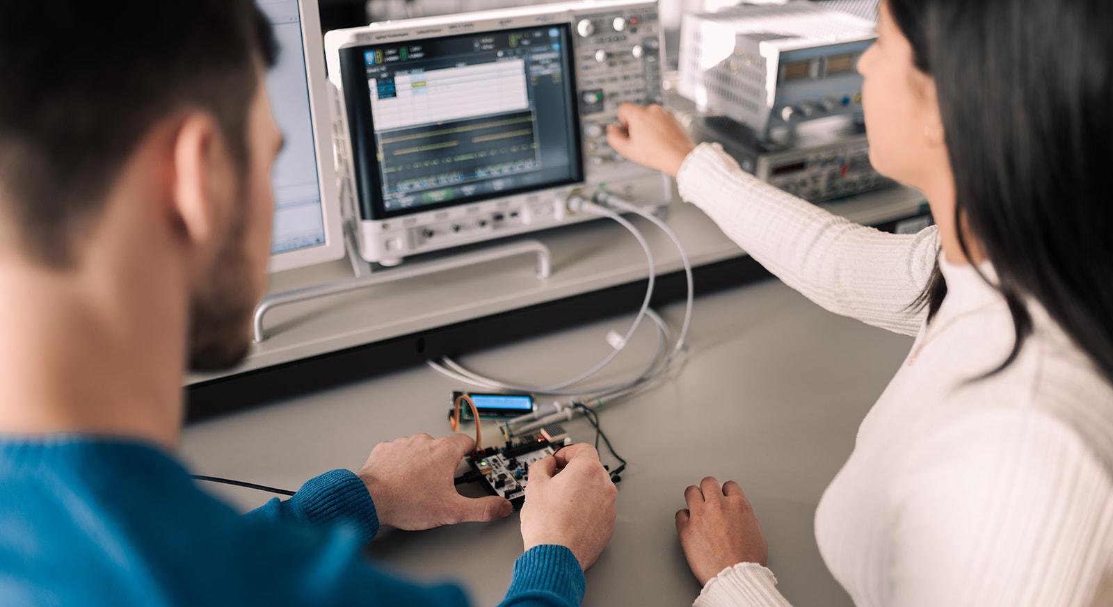 Studierende der Fakultät für Elektrotechnik Studierende der Fakultät für Elektrotechnik