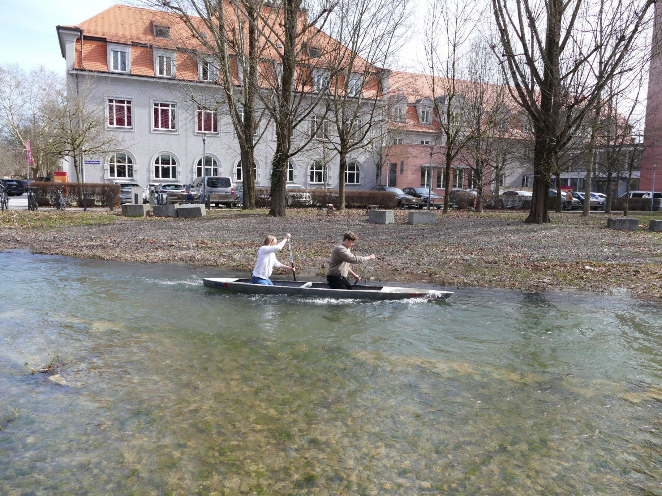 Betonkanu-Fahrt an der THA Betonkanu-Fahrt an der THA