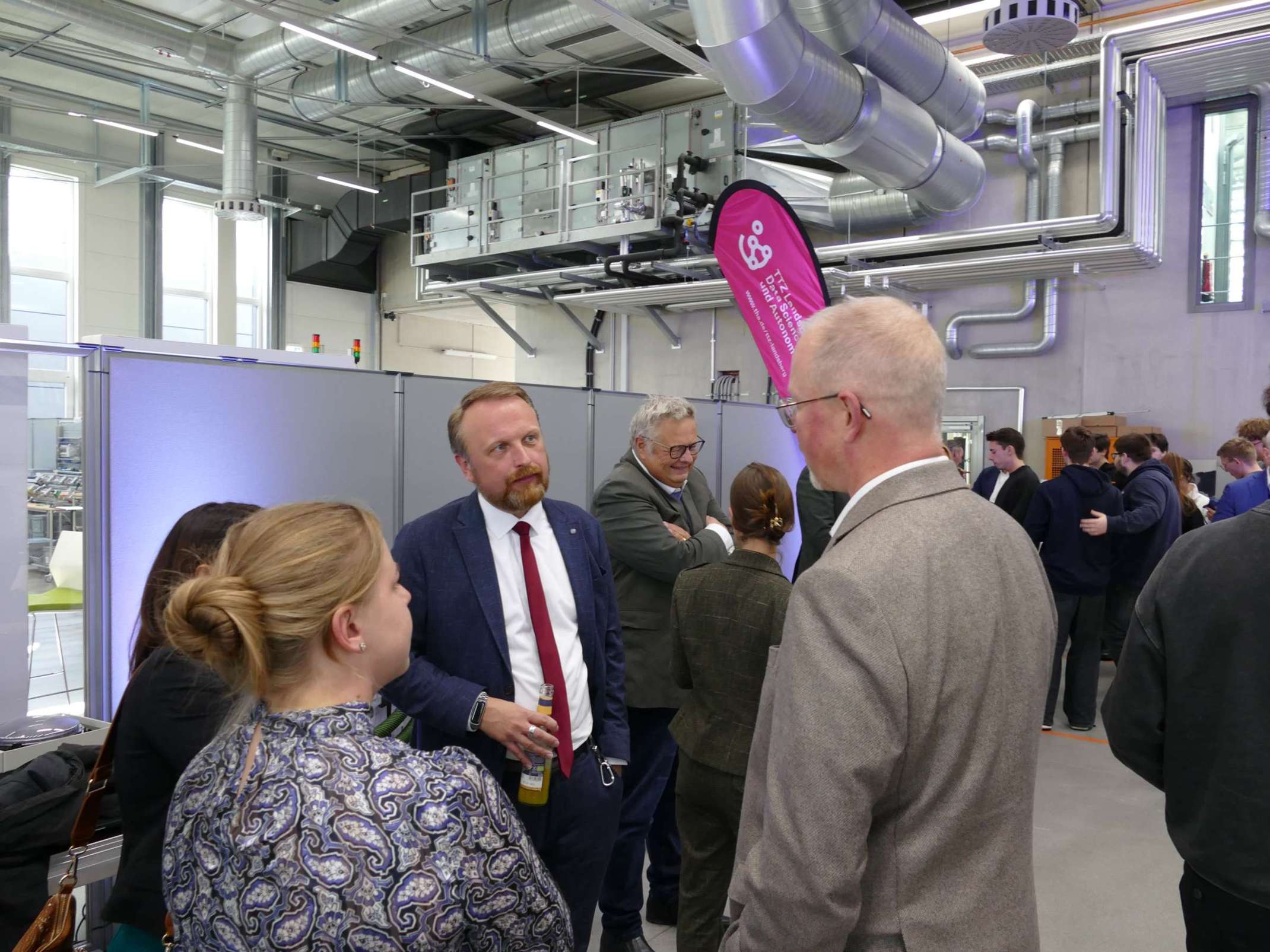Studienstart am TTZ Landsberg am Lech: André Köhn von der Wirtschaftsförderung der Stadt Landsberg am Lech im Gespräch Studienstart am TTZ Landsberg am Lech: André Köhn von der Wirtschaftsförderung der Stadt Landsberg am Lech im Gespräch