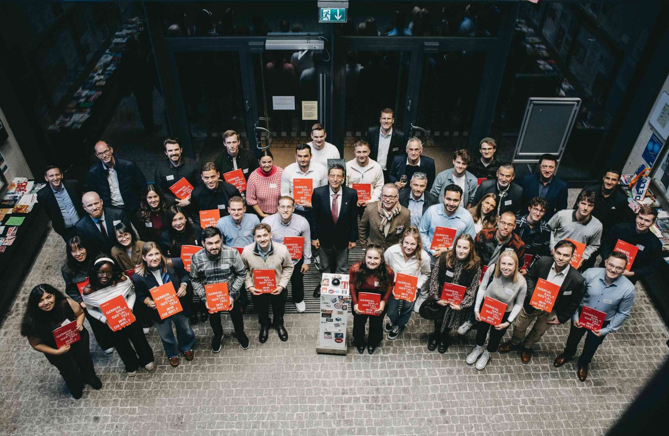 Stipendiatinnen und Stipendiaten mit Stipendiengebern bei der Stipendienverleihung 2025 Stipendiatinnen und Stipendiaten mit Stipendiengebern bei der Stipendienverleihung 2025