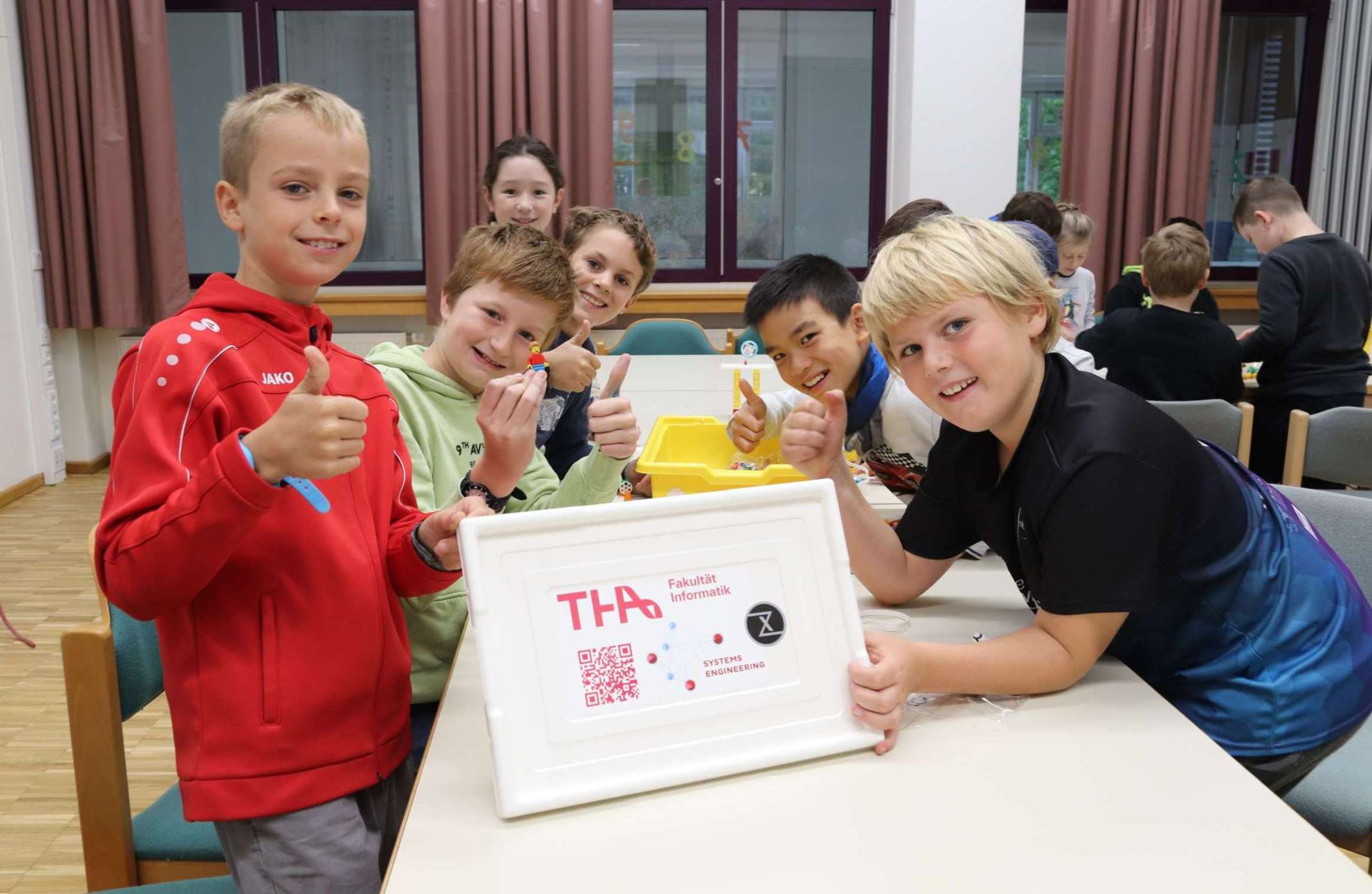 Die neue MINT-AG an der Augsburger Grundschule Hochzoll Süd freut sich über 12 LEGO® Education SPIKE™ Essential-Sets. Die neue MINT-AG an der Augsburger Grundschule Hochzoll Süd freut sich über 12 LEGO® Education SPIKE™ Essential-Sets.