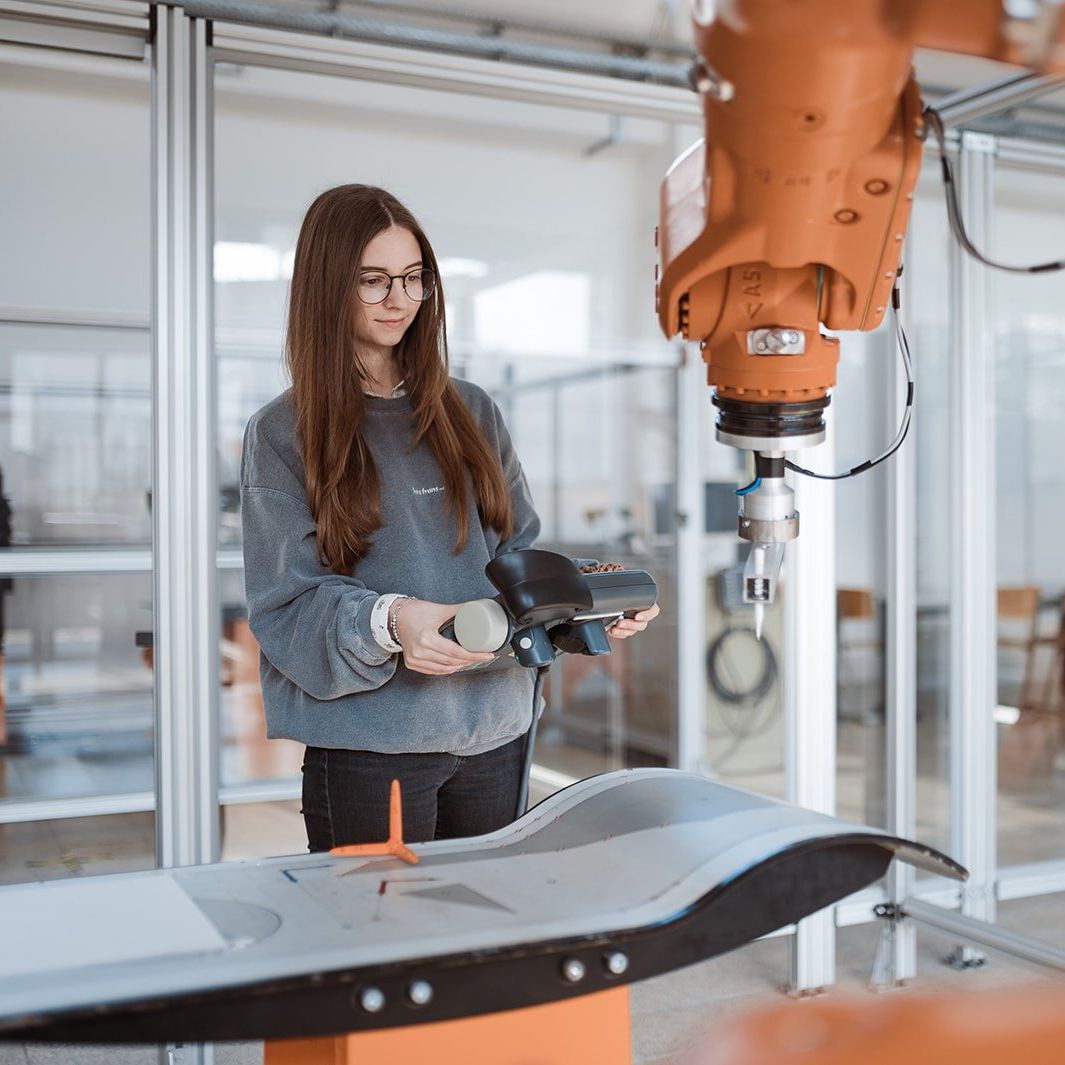 Maschinenbau Bachelor im Labor Maschinenbau Bachelor im Labor