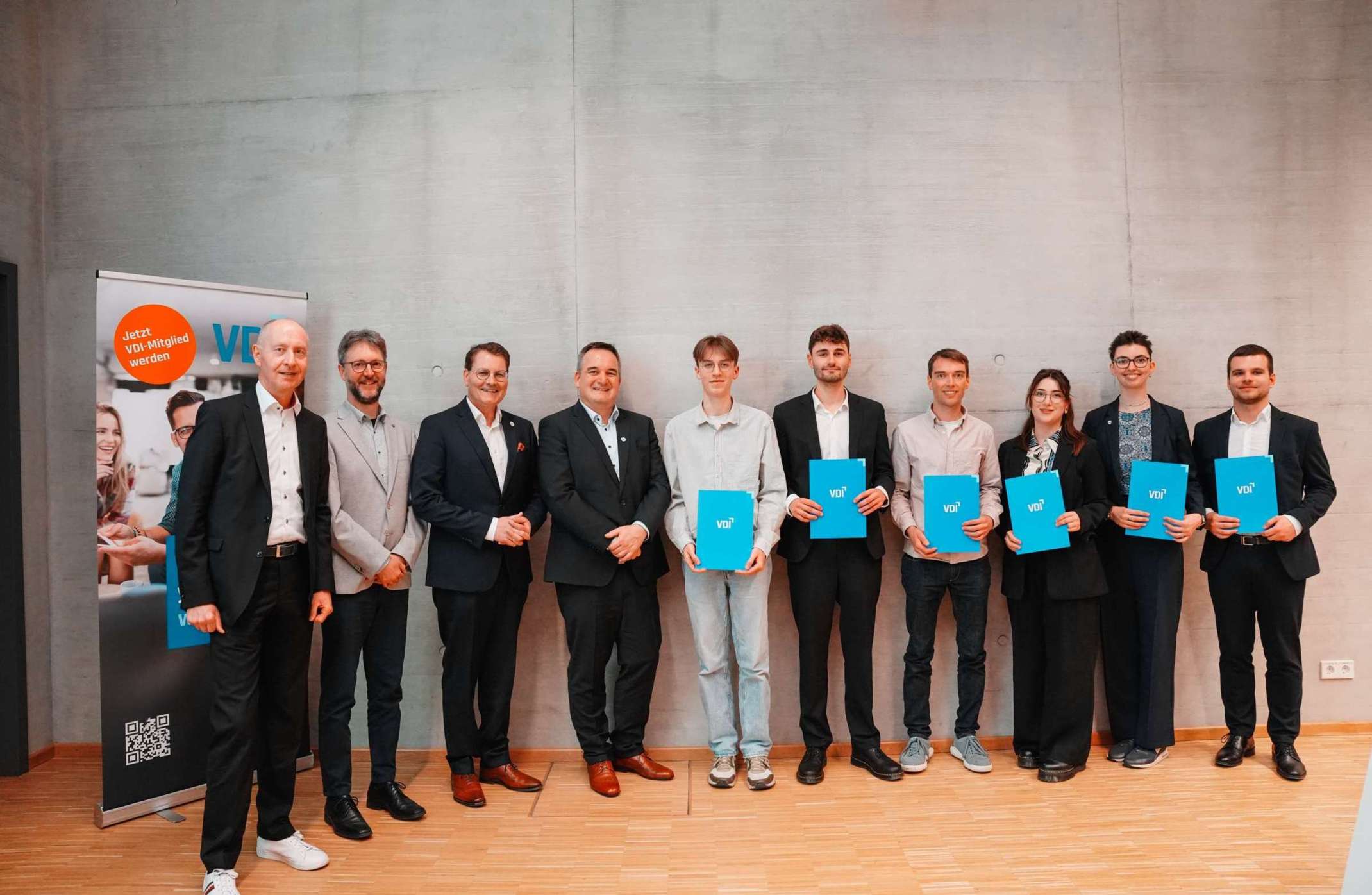 Preisträgerinnen und -Preisträger des VDI-Preises 2026 mit Vertretern des VDI Preisträgerinnen und -Preisträger des VDI-Preises 2026 mit Vertretern des VDI