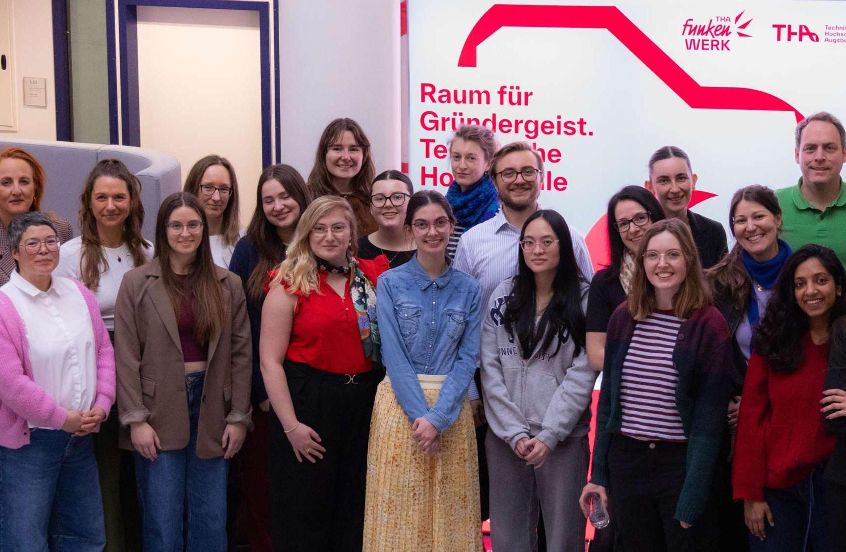 HerVenture 2026: Stipendiatinnen, Teilnehmerinnen und Mentorinnen HerVenture 2026: Stipendiatinnen, Teilnehmerinnen und Mentorinnen