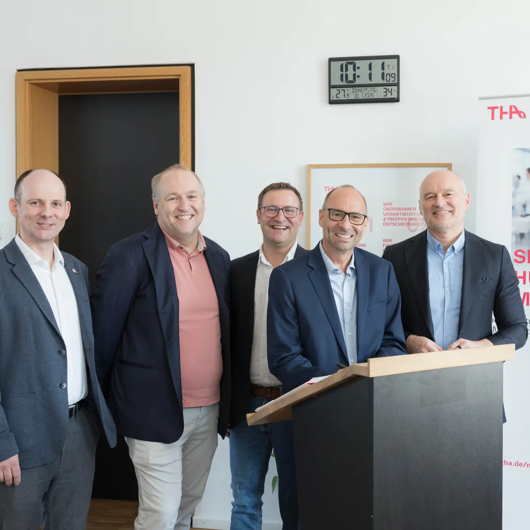 Im Sommer 2026 wurde eine Lehrkooperation zwischen der Hessing Stiftung und der Technischen Hochschule Augsburg für den Bachelorstudiengang Medizintechnik unterzeichnet.