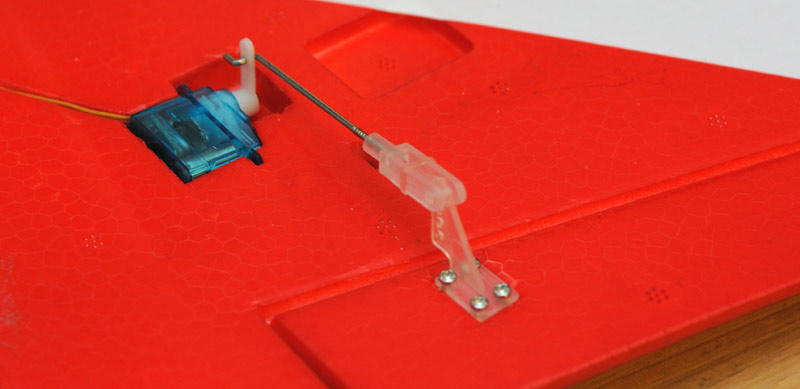 derzeitige_servosteuerung.jpg derzeitige_servosteuerung.jpg