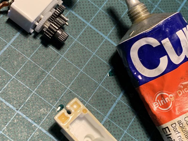 servo_sealant.jpg servo_sealant.jpg