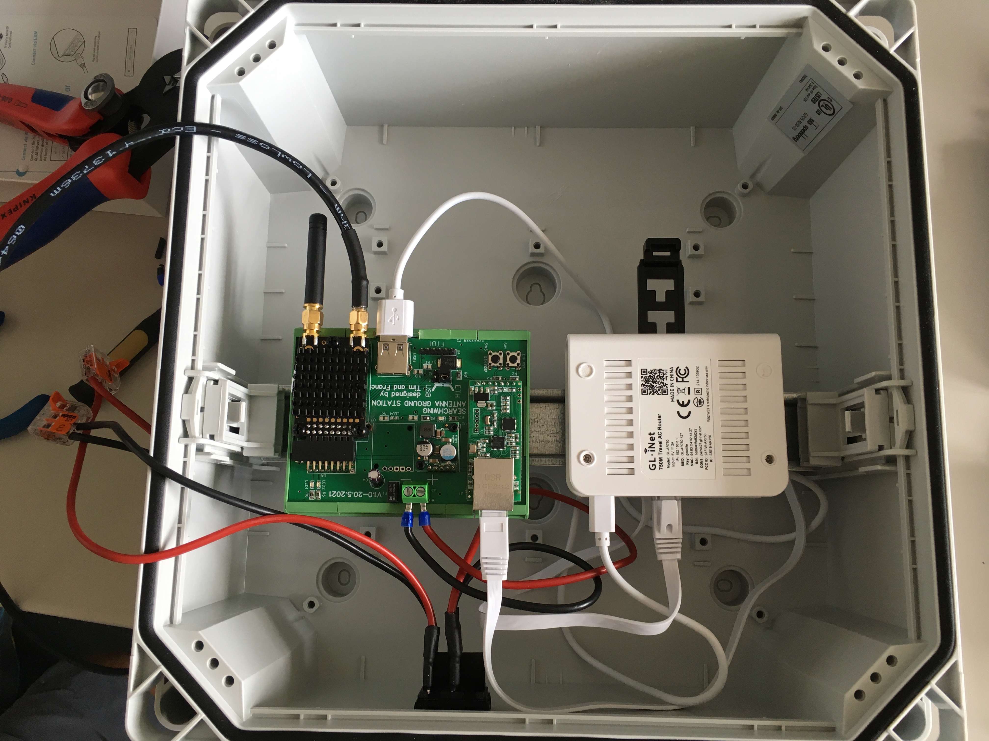  Antenna Ground Station v2 with PCB and Hutschiene